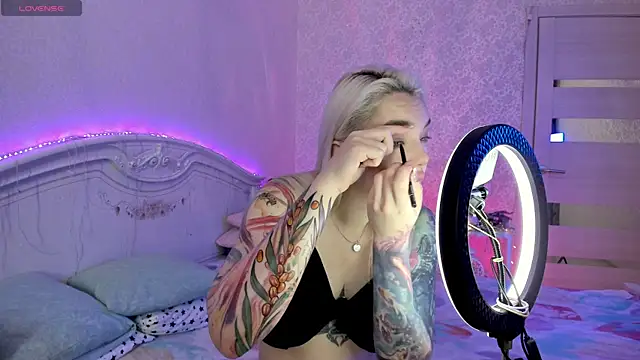 LillyMoure  online show from November 14, 11:41 pm