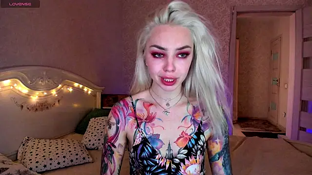 LillyMoure  online show from June 14, 2:19 am