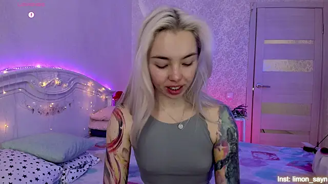 LillyMoure  online show from October 13, 12:23 am