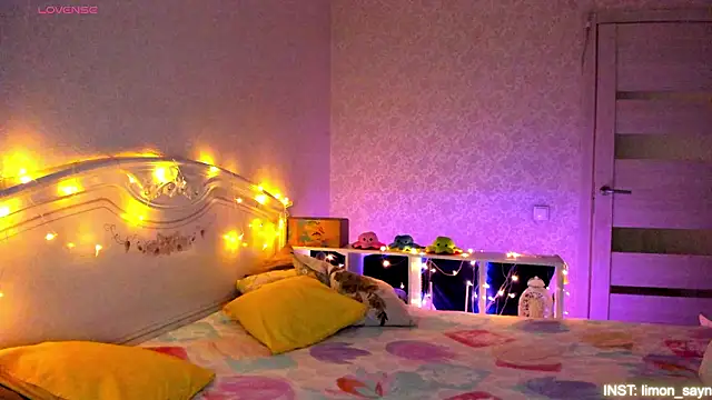 LillyMoure  online show from March 3, 11:12 pm