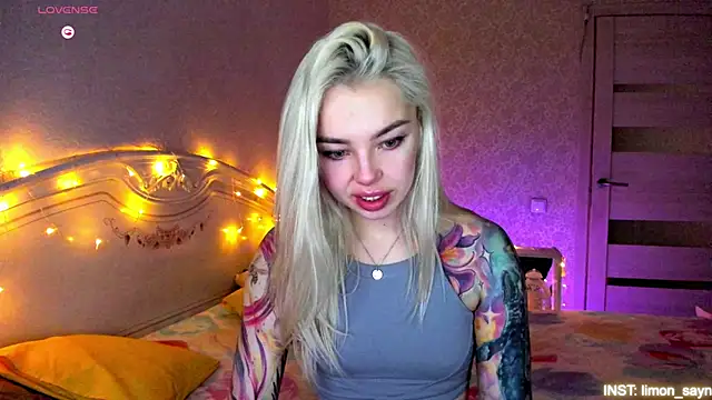 LillyMoure  online show from March 4, 11:56 pm