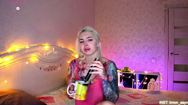 LillyMoure  online show from February 26, 11:05 pm