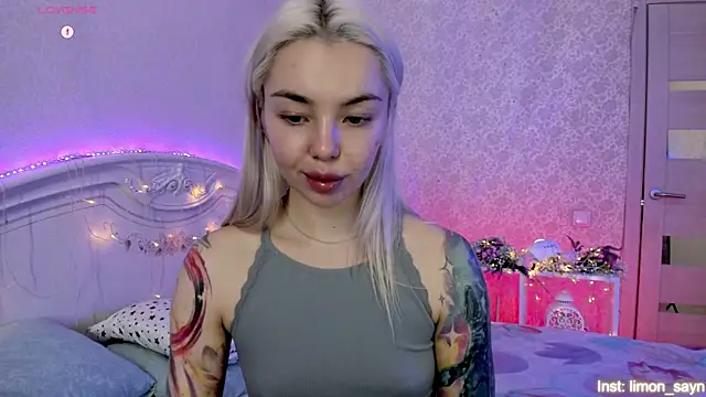 LillyMoure  online show from November 5, 11:19 pm