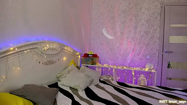 LillyMoure  online show from February 3, 10:59 pm