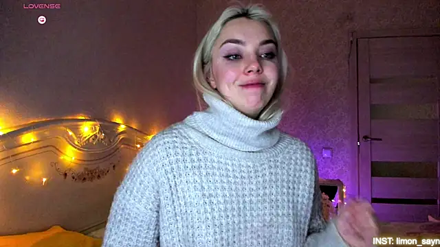 LillyMoure  online show from March 8, 2:04 am