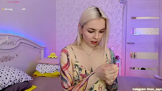 LillyMoure  online show from March 19, 2:59 am