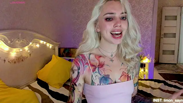LillyMoure  online show from July 2, 3:23 am