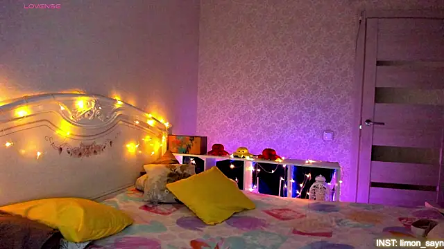 LillyMoure  online show from March 27, 11:38 pm