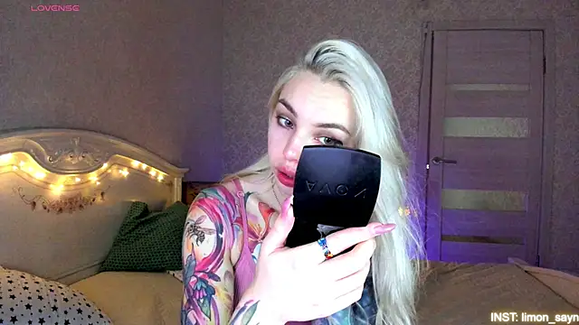 LillyMoure  online show from June 3, 11:09 pm