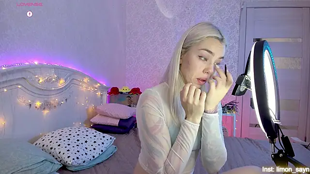 LillyMoure  online show from October 11, 11:39 pm