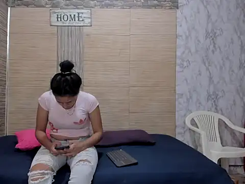 Snapshot of GIRLORI22 chatting on October 10, 7:58 pm GIRLORI22 online show from October 10, 7:58 pm