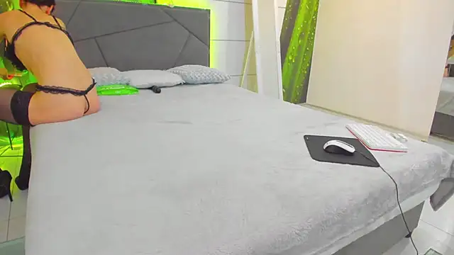 VeraWatts online show from April 8, 12:45 am