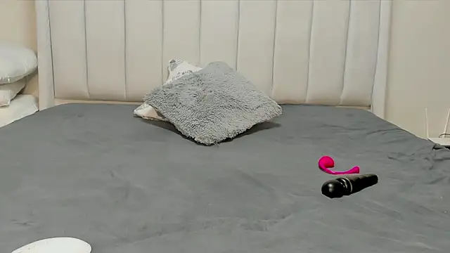  heavenlysent online show from April 1, 1:30 am