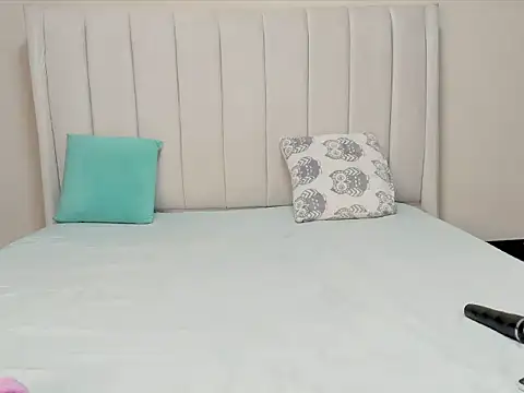 Snapshot of _heavenlysent chatting on December 15, 3:34 am heavenlysent online show from December 15, 3:34 am