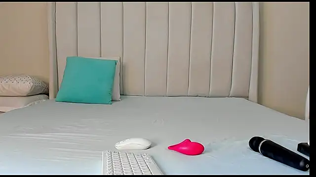 Snapshot of _heavenlysent chatting on June 19, 5:35 am heavenlysent online show from June 19, 5:35 am