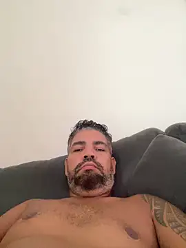 Snapshot of adgato chatting on April 4, 1:50 pm adgato online show from April 4, 1:50 pm