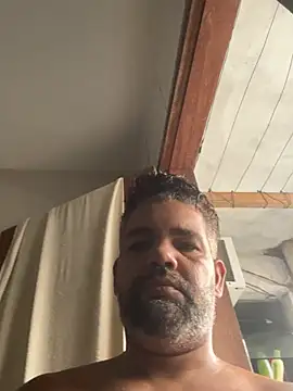 Snapshot of adgato chatting on April 5, 9:49 am adgato online show from April 5, 9:49 am