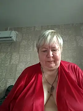 Snapshot of EffectFiona chatting on October 25, 2:33 am EffectFiona online show from October 25, 2:33 am