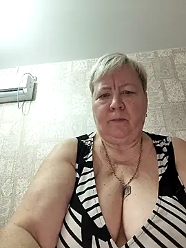 Snapshot of EffectFiona chatting on November 2, 1:43 am EffectFiona online show from November 2, 1:43 am