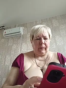 EffectFiona online show from April 14, 5:45 am