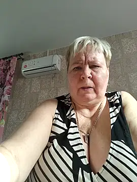 Snapshot of EffectFiona chatting on November 1, 5:03 am EffectFiona online show from November 1, 5:03 am