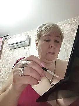 EffectFiona online show from April 2, 10:49 pm