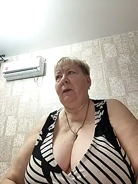 Snapshot of EffectFiona chatting on November 3, 1:44 am EffectFiona online show from November 3, 1:44 am