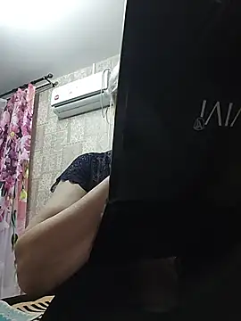 EffectFiona online show from April 4, 11:00 pm