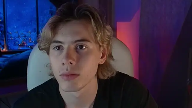 Snapshot of dimitri_tv chatting on November 4, 2:37 am dimitri tv online show from November 4, 2:37 am