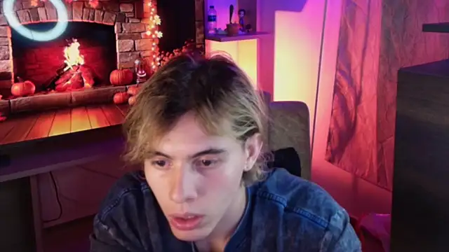 Snapshot of dimitri_tv chatting on October 30, 2:21 am dimitri tv online show from October 30, 2:21 am