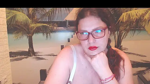 Queen  Natasha online show from July 5, 10:05 pm