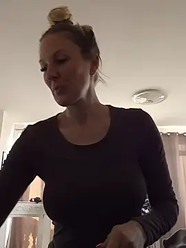 MaviePearl online show from January 31, 7:39 am