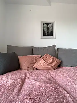 MaviePearl online show from April 13, 7:45 am