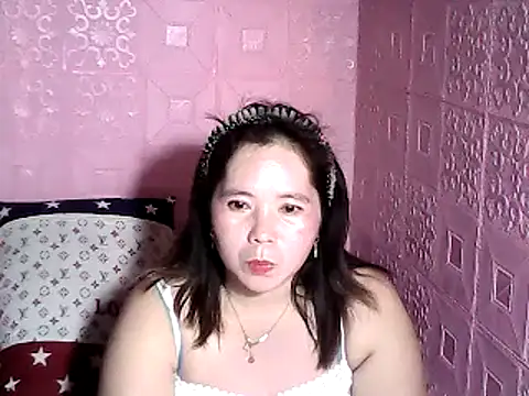 Cutehornywetmom online show from January 5, 3:45 pm