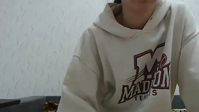 Snapshot of HoneyWiles chatting on January 14, 2:20 pm HoneyWiles online show from January 14, 2:20 pm