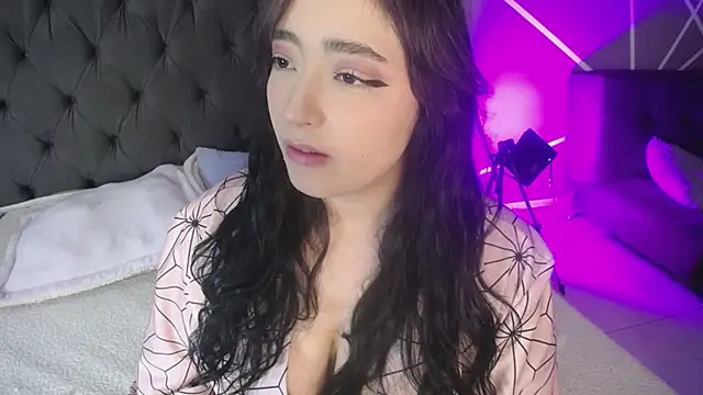 Snapshot of Miss_Loise chatting on March 15, 1:18 pm Miss Loise online show from March 15, 1:18 pm