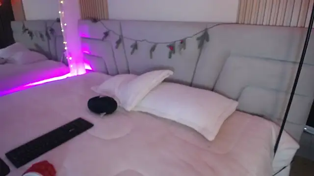 Miss Loise online show from December 21, 2:13 am