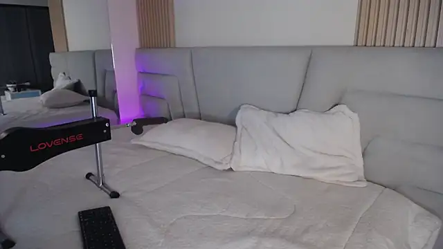 Miss Loise online show from April 17, 2:58 am