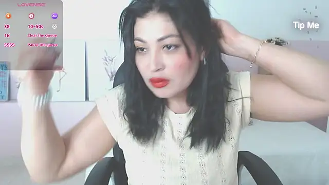 Snapshot of sophia_hadid chatting on November 4, 7:50 pm sophia hadid online show from November 4, 7:50 pm