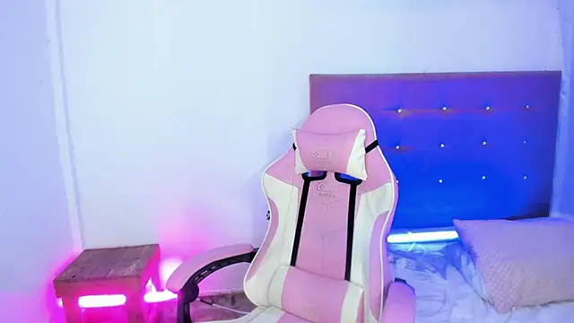 Snapshot of OSORIOMAFE chatting on February 10, 12:29 pm OSORIOMAFE online show from February 10, 12:29 pm