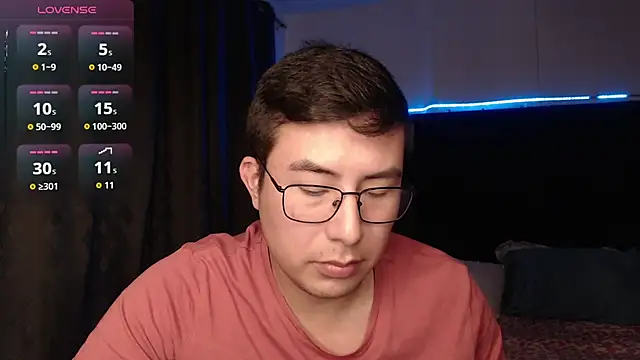 Snapshot of andrewmhilton_ chatting on December 22, 7:19 am andrewmhilton online show from December 22, 7:19 am