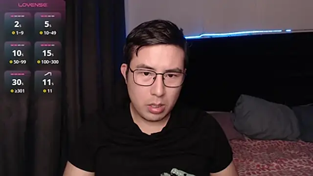 Snapshot of andrewmhilton_ chatting on January 18, 5:55 am andrewmhilton online show from January 18, 5:55 am