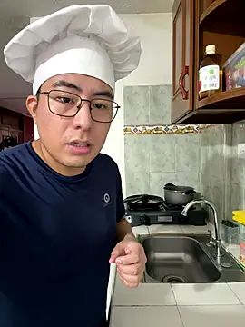 Snapshot of andrewmhilton_ chatting on December 5, 5:55 pm andrewmhilton online show from December 5, 5:55 pm