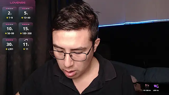 Snapshot of andrewmhilton_ chatting on February 8, 6:11 am andrewmhilton online show from February 8, 6:11 am