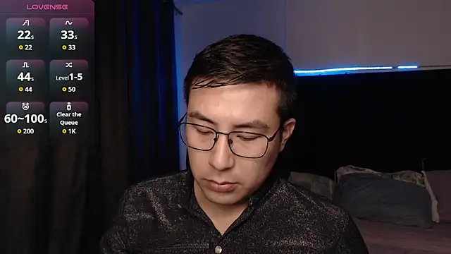 Snapshot of andrewmhilton_ chatting on December 16, 6:39 am andrewmhilton online show from December 16, 6:39 am