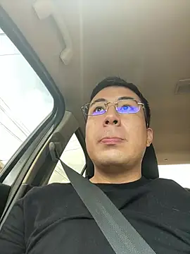Snapshot of andrewmhilton_ chatting on March 20, 3:47 pm andrewmhilton online show from March 20, 3:47 pm
