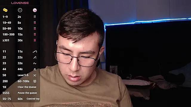 Snapshot of andrewmhilton_ chatting on October 14, 6:47 am andrewmhilton online show from October 14, 6:47 am