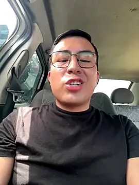 Snapshot of andrewmhilton_ chatting on October 15, 5:43 pm andrewmhilton online show from October 15, 5:43 pm
