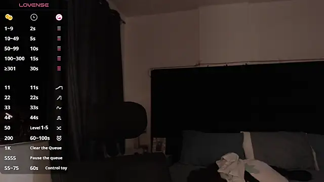 Snapshot of andrewmhilton_ chatting on October 27, 5:52 am andrewmhilton online show from October 27, 5:52 am