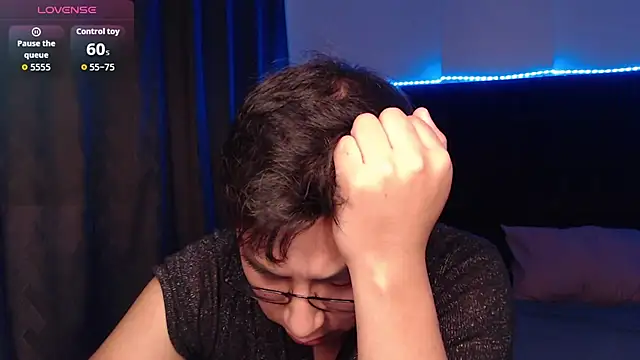 Snapshot of andrewmhilton_ chatting on March 2, 7:15 am andrewmhilton online show from March 2, 7:15 am